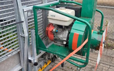 Bladzuiger op aanhanger gemaakt